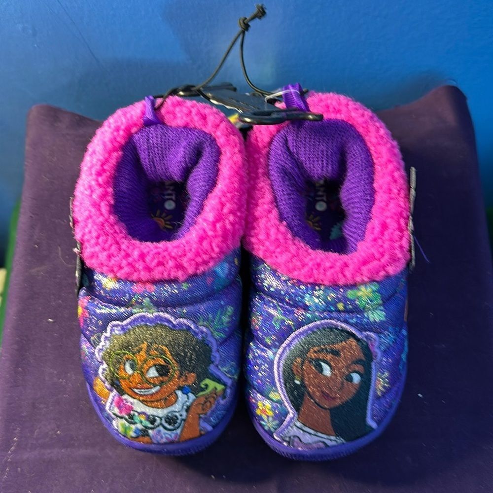 NWT Disney Encanto Girls Mirabel Hard Sole Slippers Purple Pink Size 7-8